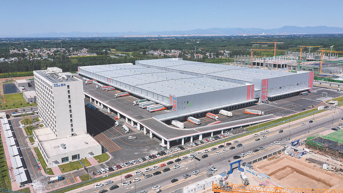     图为位于河北廊坊京南·固安高新区大清河园的申通快递华北转运中心。本报记者 陈童 摄