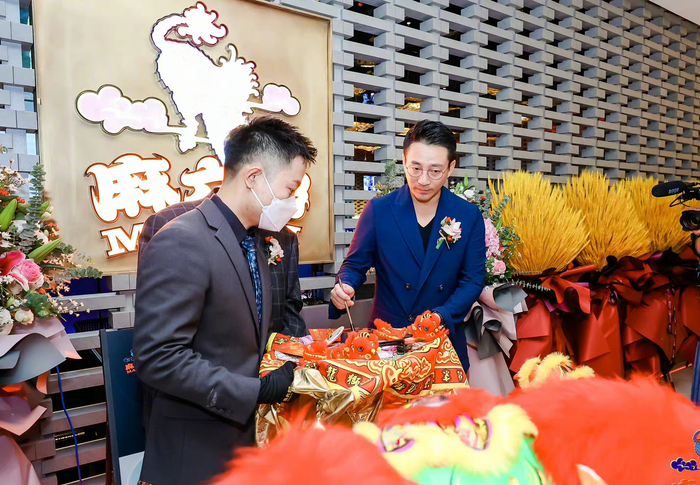 麻六记开业现场 图源：汪小菲微博