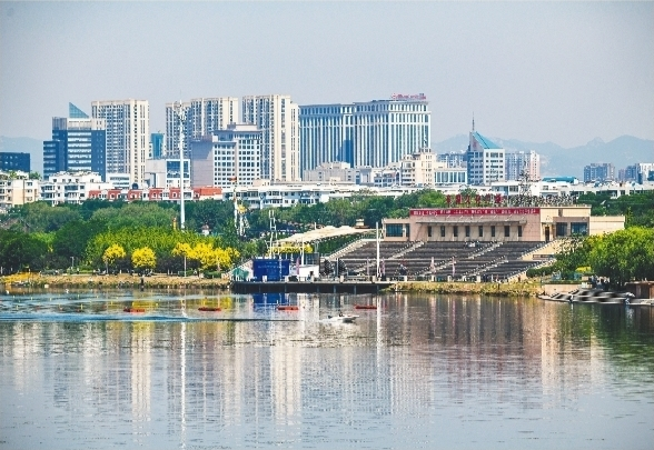 东湖森林公园已成为锦州市民重要的休闲娱乐场所，日均客流量达6万人次以上。本文图片由本报记者崔治摄