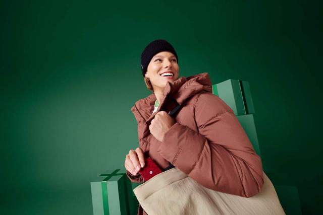 　　Wunder Puff 女士羽绒外套 *长款，Close-Fit针织帽