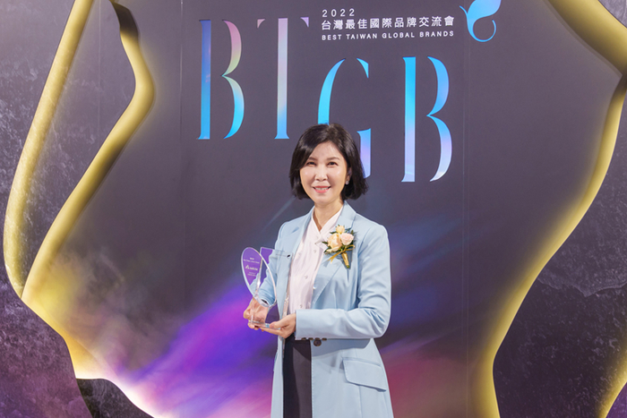 　　台达入选台湾二十五大国际品牌，品牌价值连续十年稳健成长，品牌长郭珊珊出席领奖