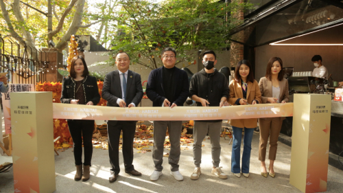 　　天猫好房喵屋咖啡开业剪彩/图