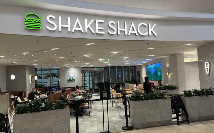 11月22日晚，Shake Shack 港汇恒隆店/时代周报记者摄