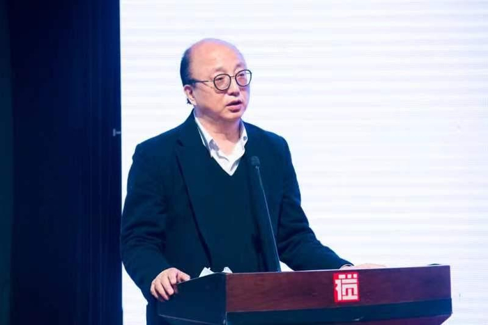 　　我校校长周斌致辞