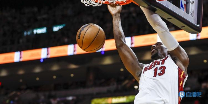 阿德巴约内线统治力尽显攻防两端全面压制对手