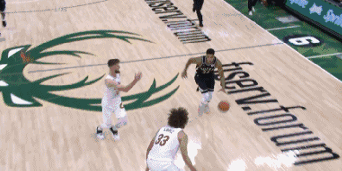 字母哥去向成谜快船积极运作交易筹码准备豪赌未来