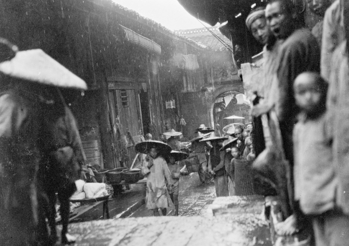 20世纪初来华社会学家西德尼·甘博拍摄的重庆街景。