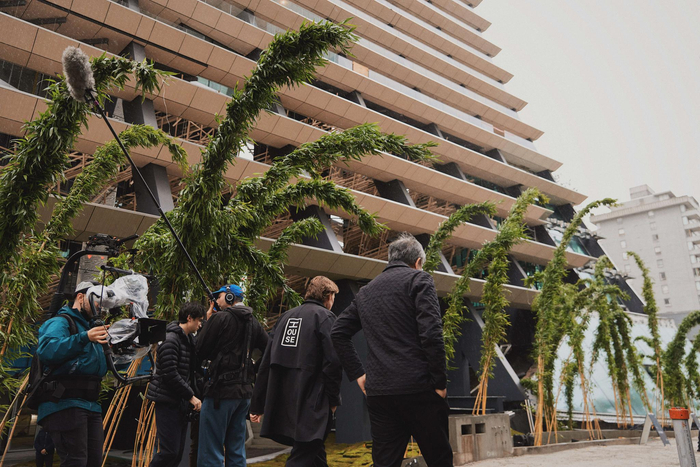 　　图：隈研吾先生与westbank集团总裁伊恩