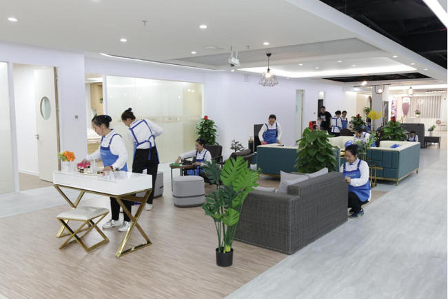 　　图为轻喜职校实操培训课堂