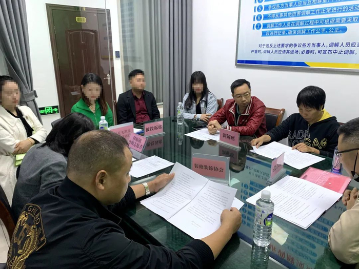 消费纠纷调解现场。练从明/摄