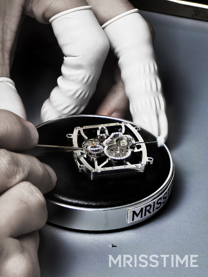 　　图 | MRISSTIME欧洲制表师纯手工精雕镶嵌