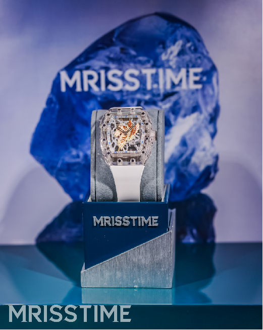 　　图 | MRISSTIME高级订制蓝宝石水晶系列腕表