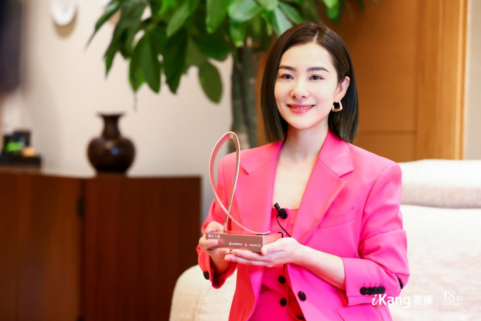 　　奥运冠军、演员刘璇被授予“粉红大使”