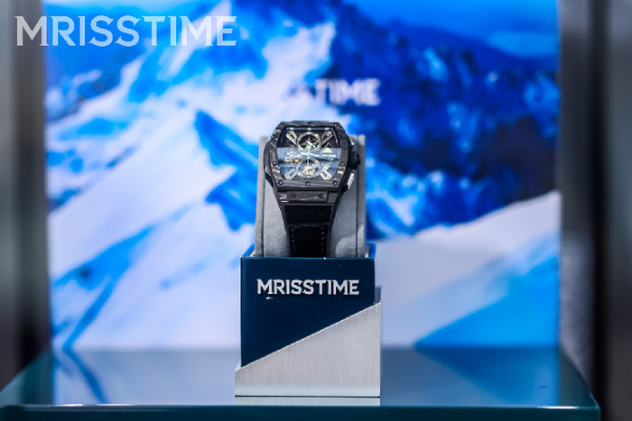 　　图 | MRISSTIME时尚运动碳纤维系列腕表