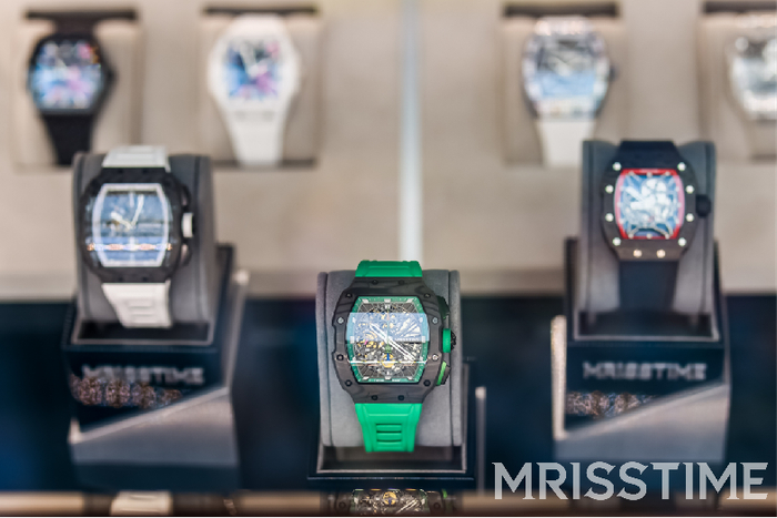 　　图 | MRISSTIME时尚运动碳纤维系列腕表