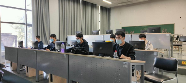 　　学生岗位实习现场