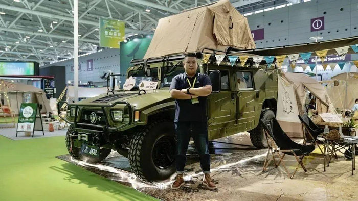 　　图注：刘浩宇出席深圳户外展