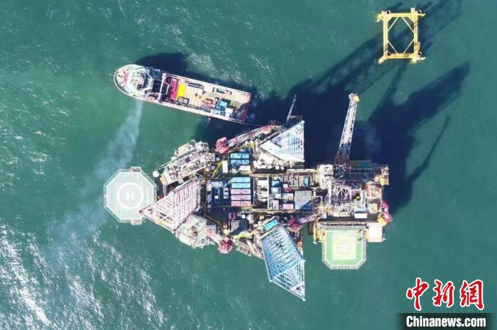 海上钻井平台鸟瞰图 中国石化上海海洋石油局供图