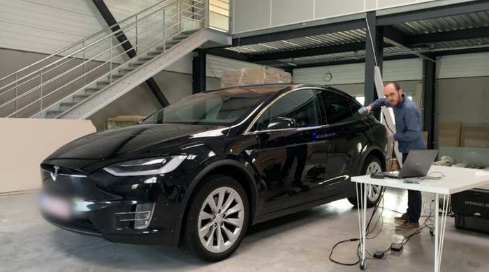 无惧黑色、高亮、反光材质，灵活获取小中大型工件三维扫描数据。