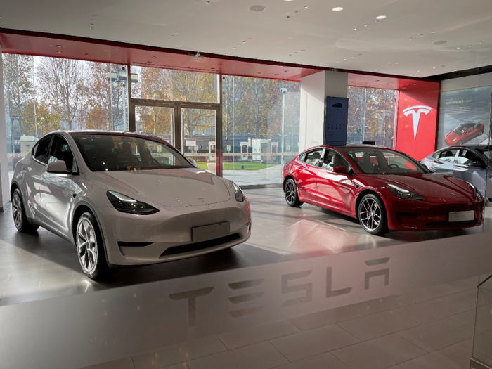 图 3 特斯拉进驻中国境内多家大型商场