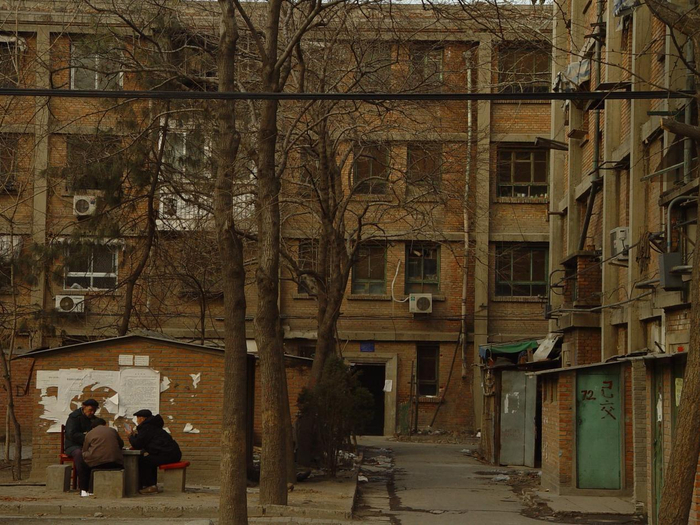 　　图/危改前三里屯地区原貌