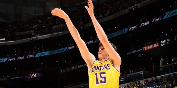 里夫斯伤愈复出对阵马尔卡宁内外对决成焦点