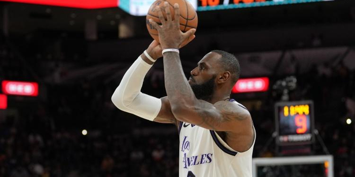 詹姆斯连续五场25