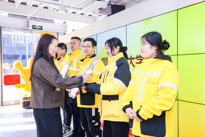 　　▲美团“骑手上大学”项目第三期开班仪式