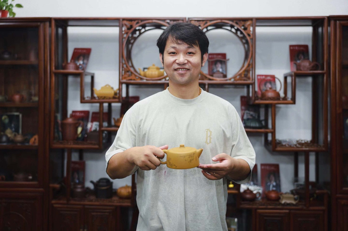早期试水过很多其它产品的陶阳阳，最终选择了紫砂壶这条“赛道”。企业供图