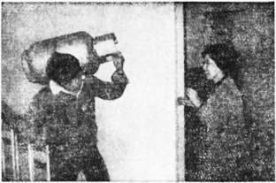 1985年，清华大学后勤部门成立了煤气罐搬运站，专门为教职员工上门送煤气罐。李晞摄