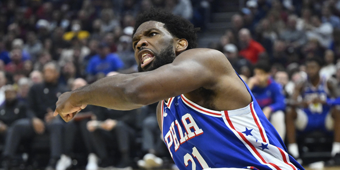 恩比德强势复出带领球队冲击季后赛席位