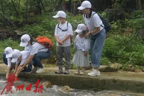   ▲“我为小河做体检”公益科普活动让孩子从小养成爱水护水好习惯。