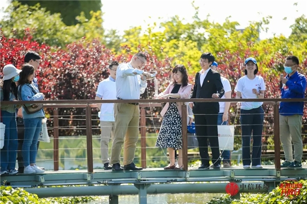   ▲中信环境品牌开放日活动邀请清华大学师生走进北京槐房再生水厂。