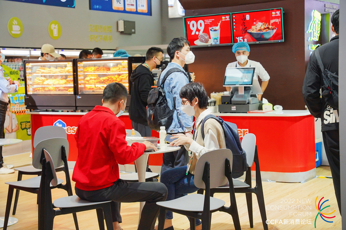 厦门国际会展中心内的便利店，售卖诸多热食 中国连锁经营协会供图