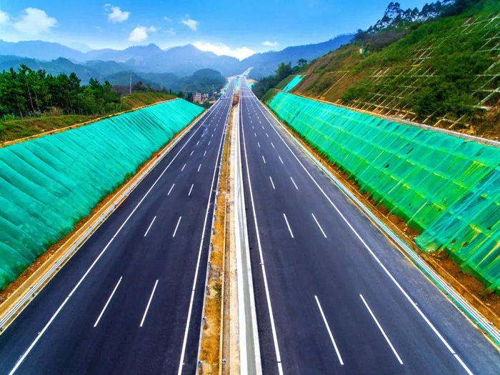 △高速公路是发挥缩短江门与周围城市时空距离、加速融入区域合作、推进新发展的重要基础。