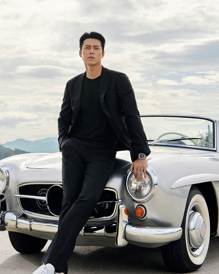 玄彬佩戴欧米茄超霸’57腕表拍摄广告大片