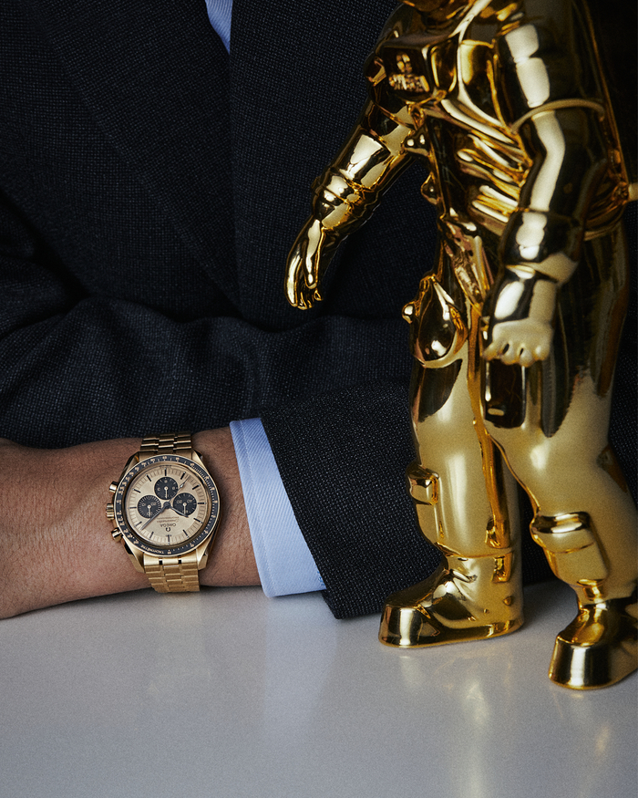 欧米茄超霸系列月球表Moonshine 18K金款，拍摄© Chienyun