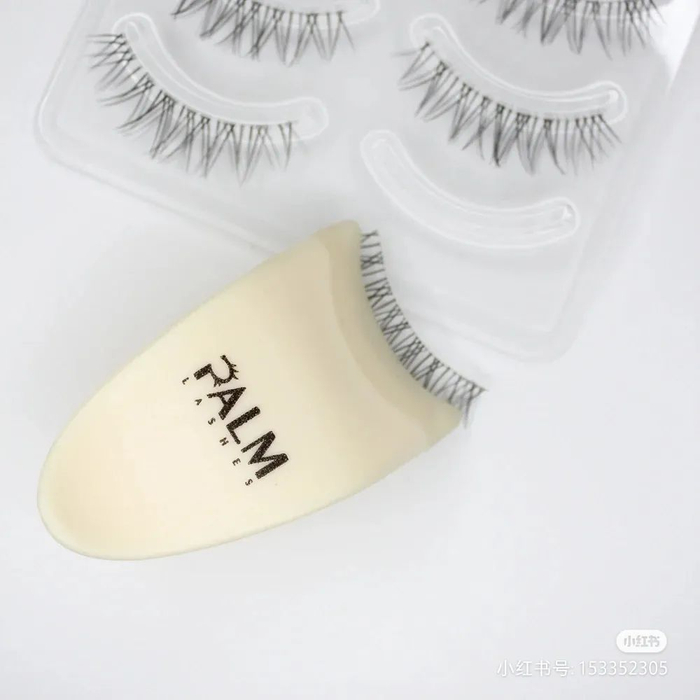 PLAM售卖的假睫毛相关商品