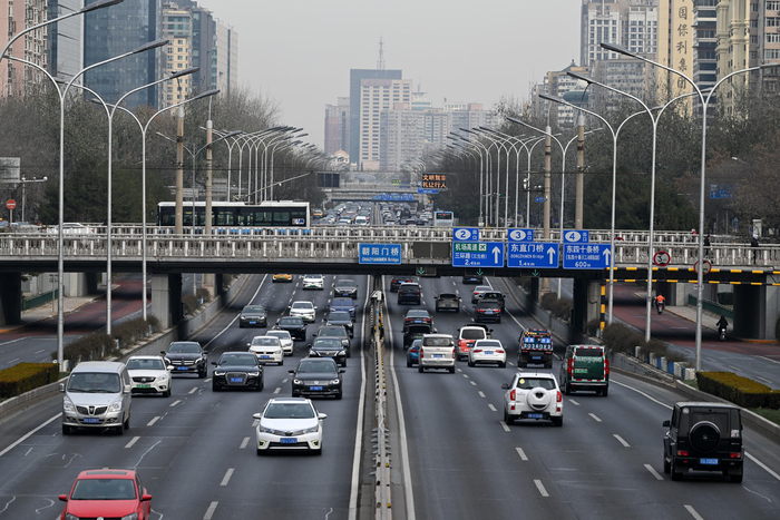 ↑2022年12月2日，北京朝阳门桥、三元桥、东直门桥、东四十条桥等路段，车流如织，交通通畅。图据ICphoto&nbsp;&nbsp;