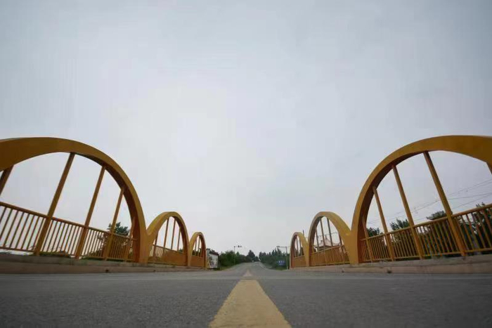 图为邯郸市邯山区旅游环线上一座新改建的桥梁。