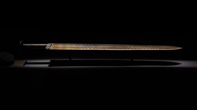 （越王勾践剑，图片来自长江头条用户@王玉明（森淼））