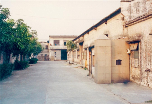 　　1992年12月8日，科达创办于佛山石湾郊边工业区