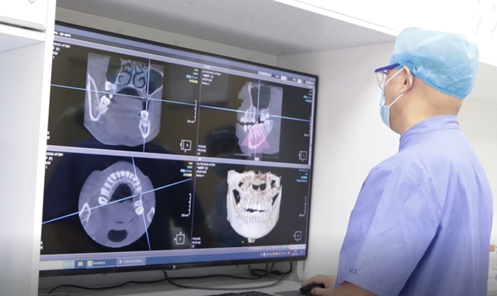 　　刘果生查看患者的CT检查报告