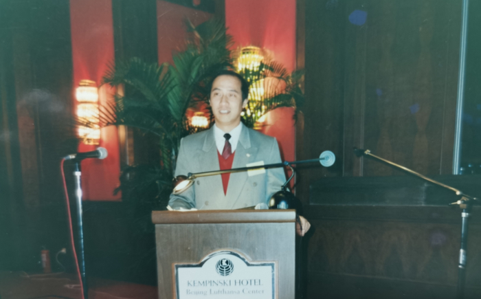 　　刘果生在全国口腔种植学术会议上发言