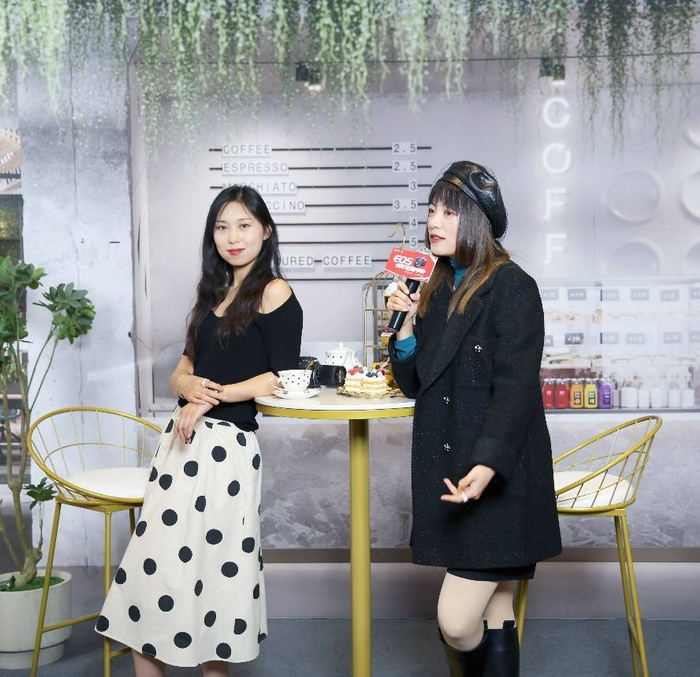 图4 佳能大篷车青年讲师王莲现场教拍