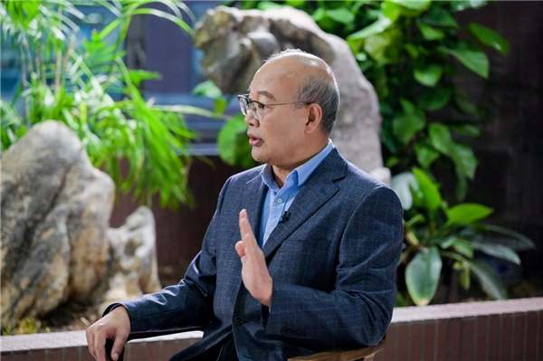 　　王恩哥谈及当年回国