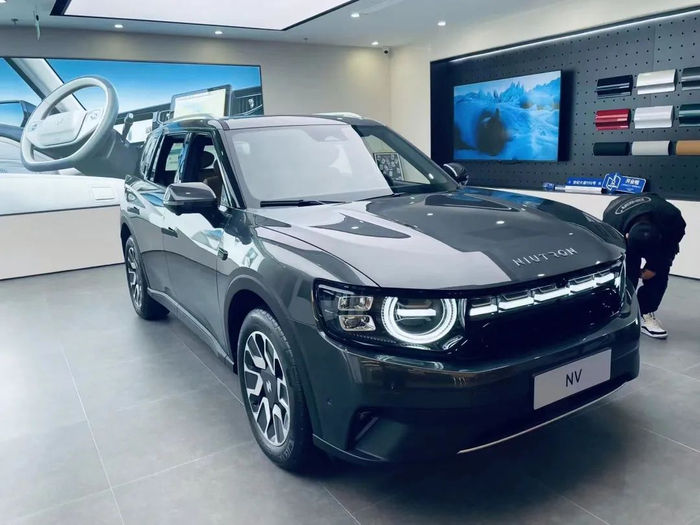 世纪汇门店里的样车（吴迪摄）