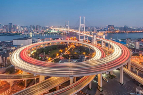 　　加入世贸组织后,中国经济也迎来了快速增长