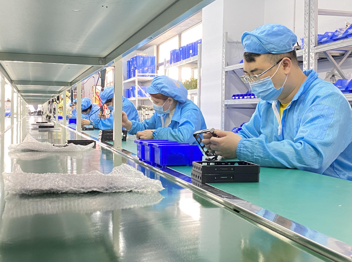 　　图注：深圳硕腾科技的生产线