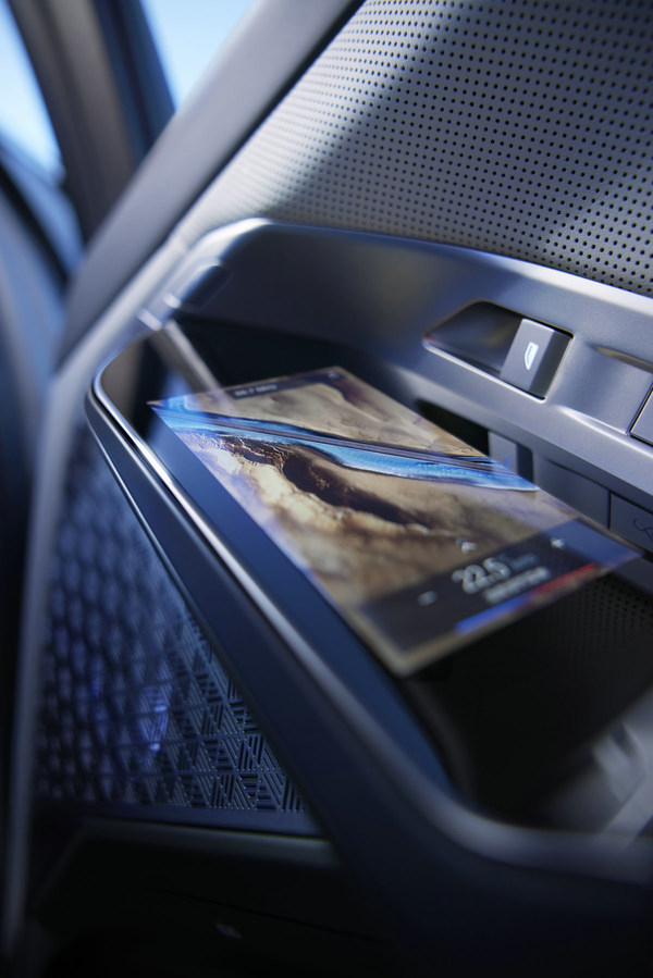 　　后排5.5英寸扶手触控屏